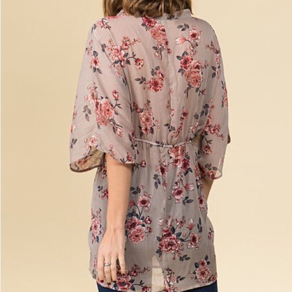 Lily White NWT Mauve Floral Kimono Size L - Picture 3 of 11